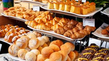 Daily local cuisine breakfast (MYR 58 per person)