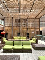 Bar junto a la piscina