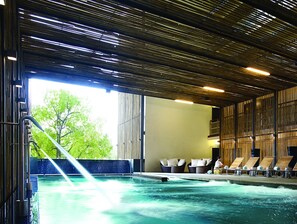 Innenpool, Liegestühle