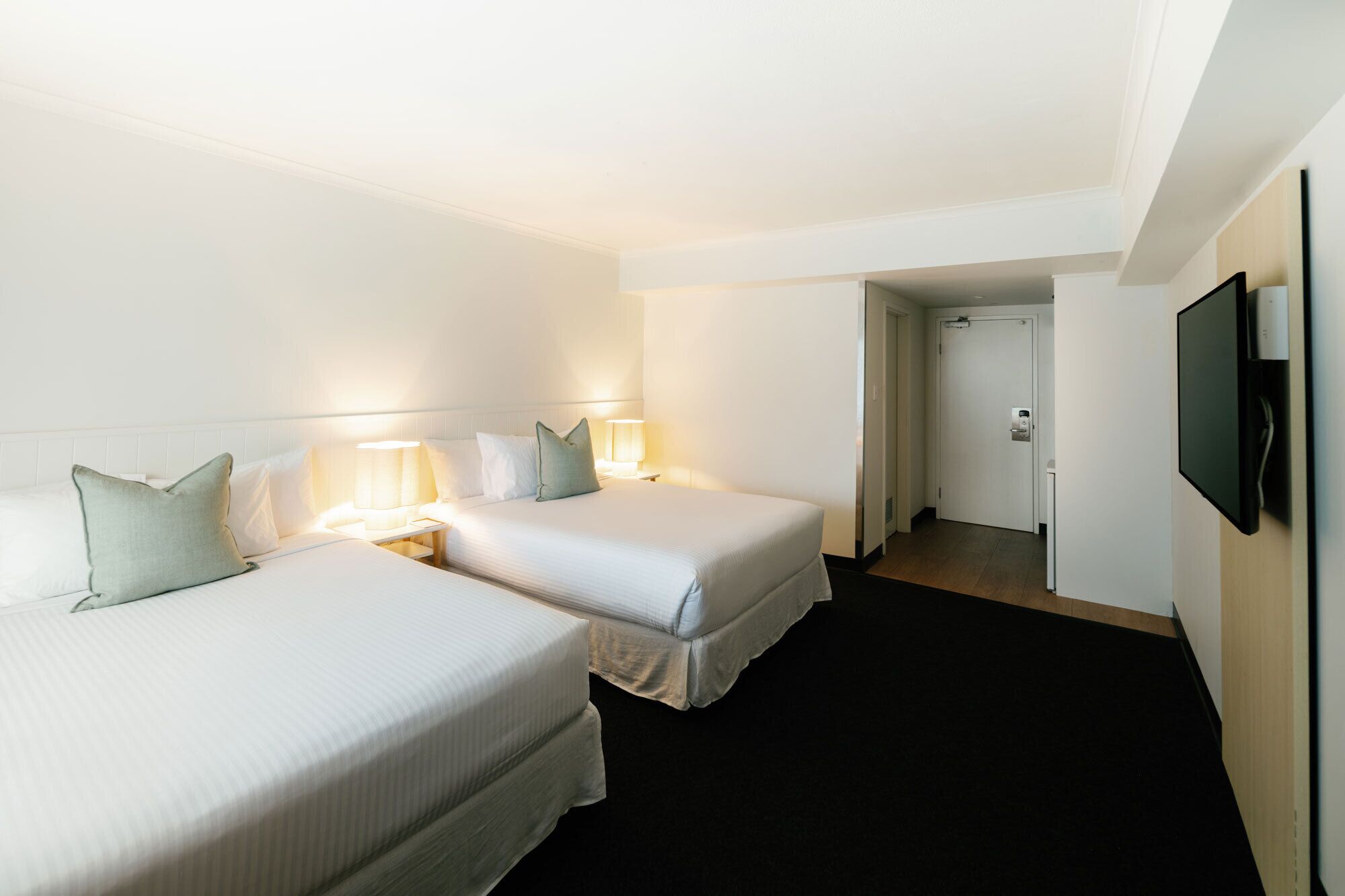 Tallelokero huoneessa, silitysrauta/-lauta, ilmainen Wi-Fi