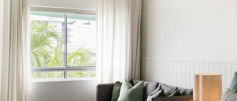 Coffres-forts dans les chambres, fer et planche Ă repasser