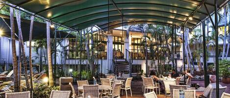 Päivittäinen buffetaamiainen (30 AUD per henkilö)