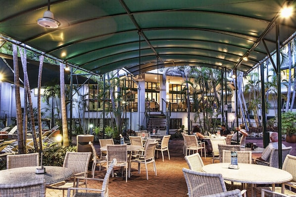 Petit déjeuner buffet (30 AUD par personne)