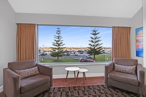 Suite, Whirlpool, Seeblick | Blick auf den See