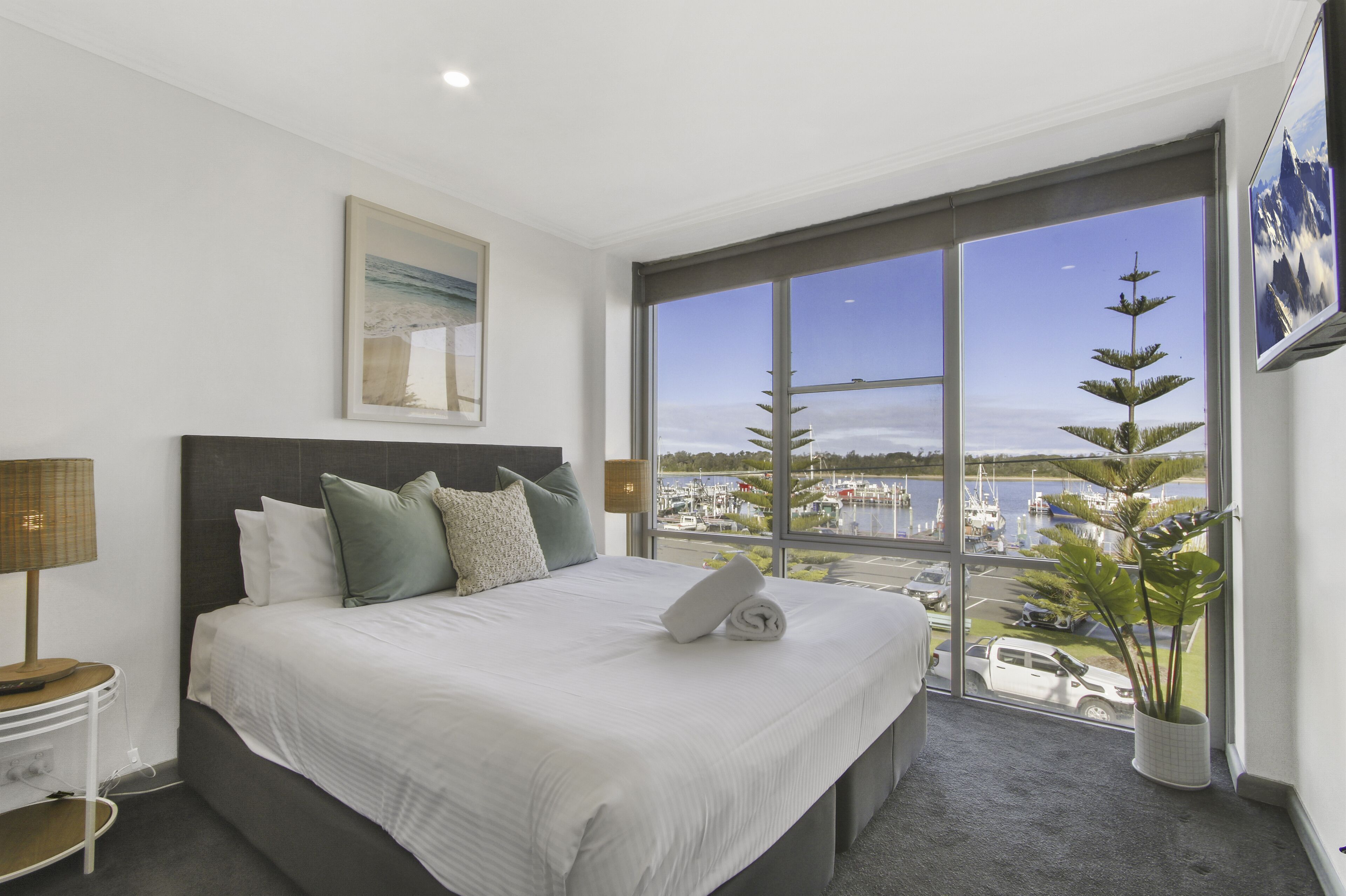 Kedap suara, setrika/meja setrika, Wi-Fi gratis, dan seprai linen