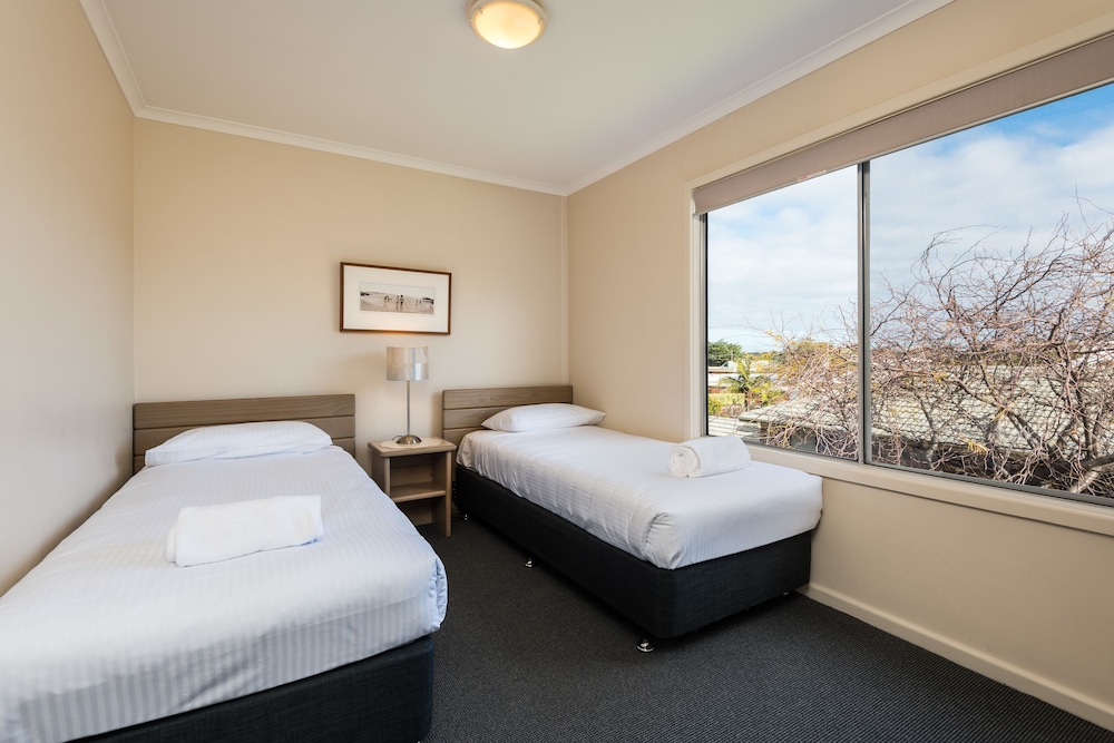 Bellevue on the Lakes by null