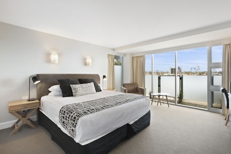 Executive Spa Suite | 1 bedroom, soundproofing, iron/ironing board, free WiFi