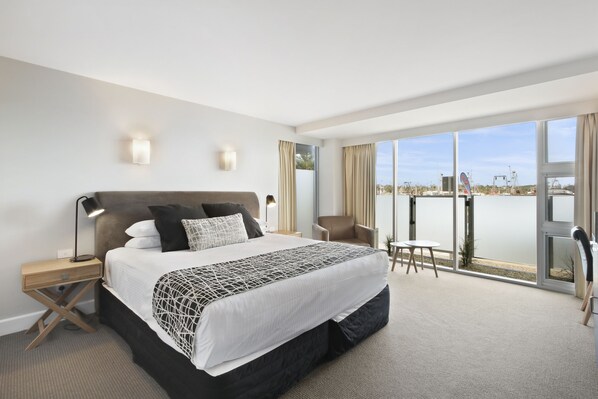 Executive-Suite, Whirlpool | 1 Schlafzimmer, schallisolierte Zimmer, Bügeleisen/Bügelbrett