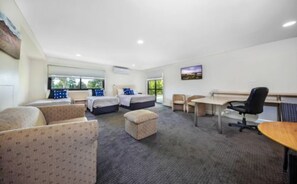 Premium Family Room, Kitchen