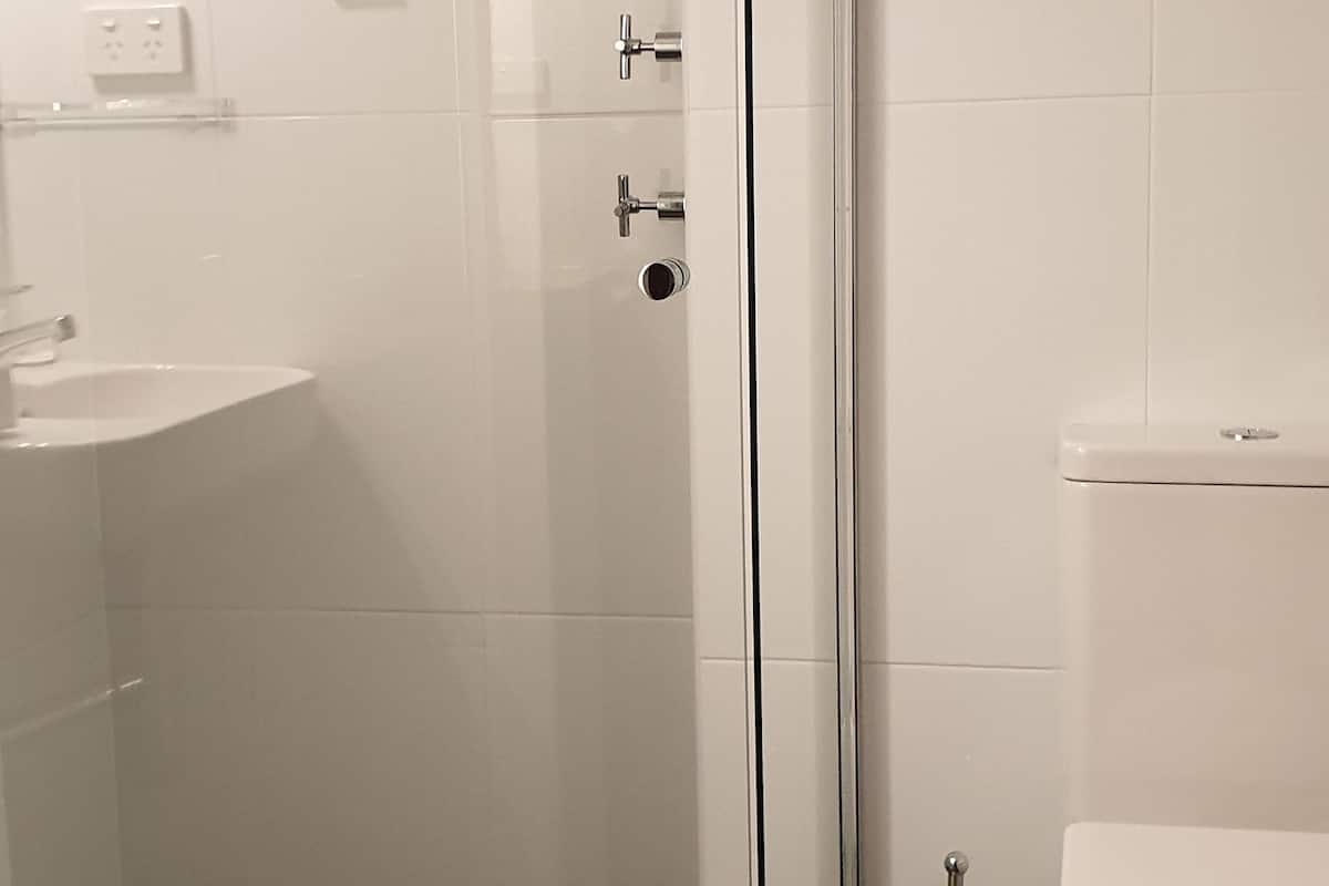 Zimmer, 1 Queen-Bett (Queen, Modern Ensuite) | Badezimmer