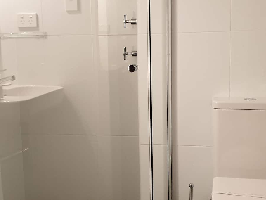 Rom, 1 queensize-seng (Queen, Modern Ensuite) | Bad | Dusj, toalettartikler (inkludert), hårføner og håndklær