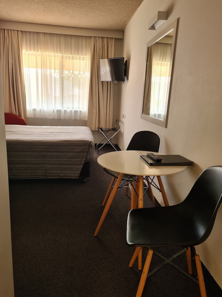 Belconnen Way Hotel & Serviced Apartments by null