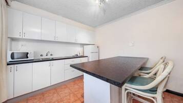 Classic Apartment, 2 Bedrooms, Kitchen | Private kitchen