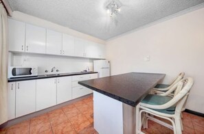 Classic Apartment, 2 Bedrooms, Kitchen | Private kitchen