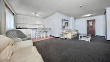 Classic Apartment, 2 Bedrooms, Kitchen