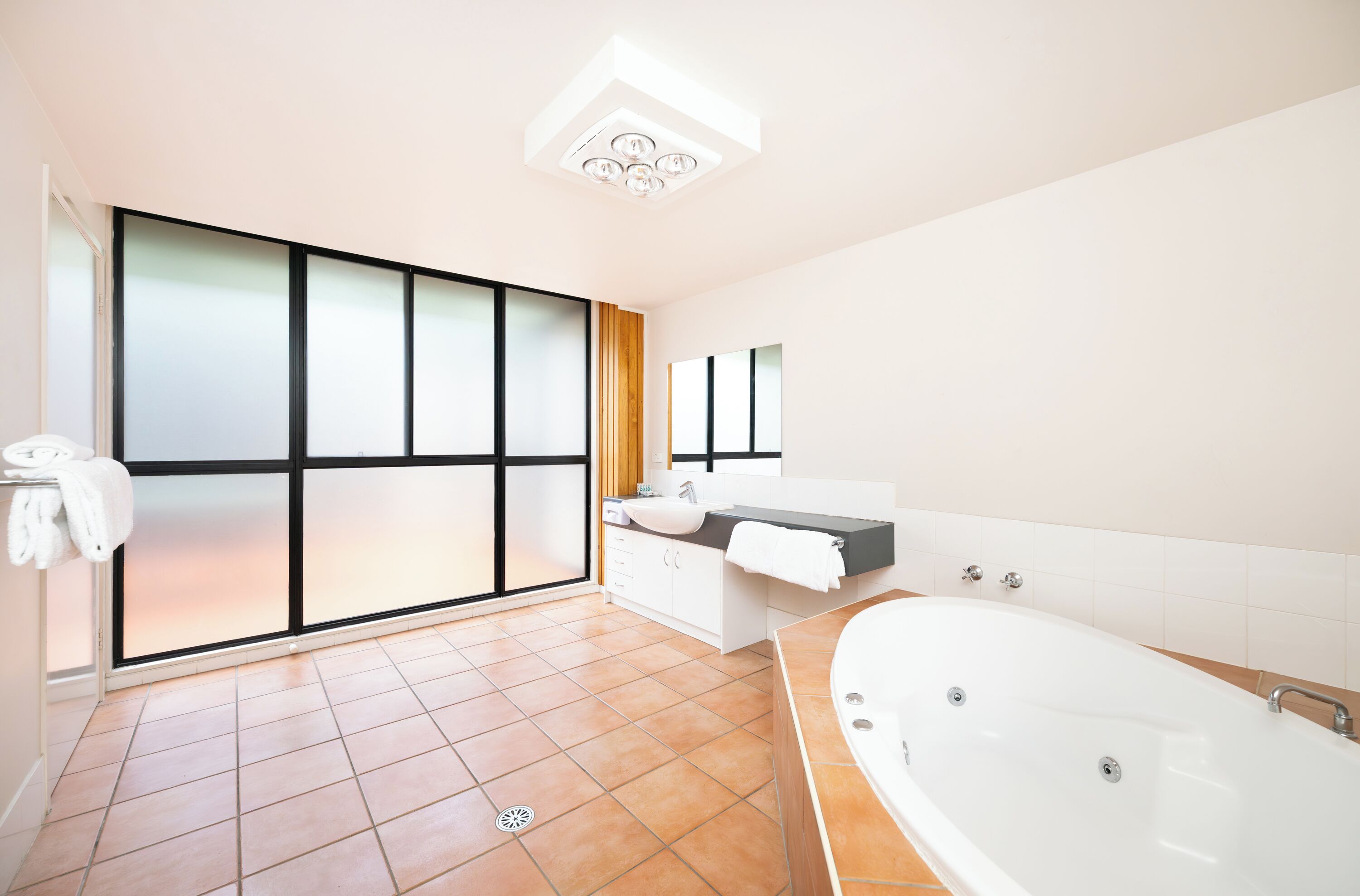 Photo - Belconnen Way Hotel & Serviced Apartments