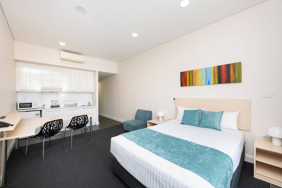 Appartement Prestige, 1 grand lit, cuisinette | Bureau, rideaux d’obscurcissement, système d’insonorisation