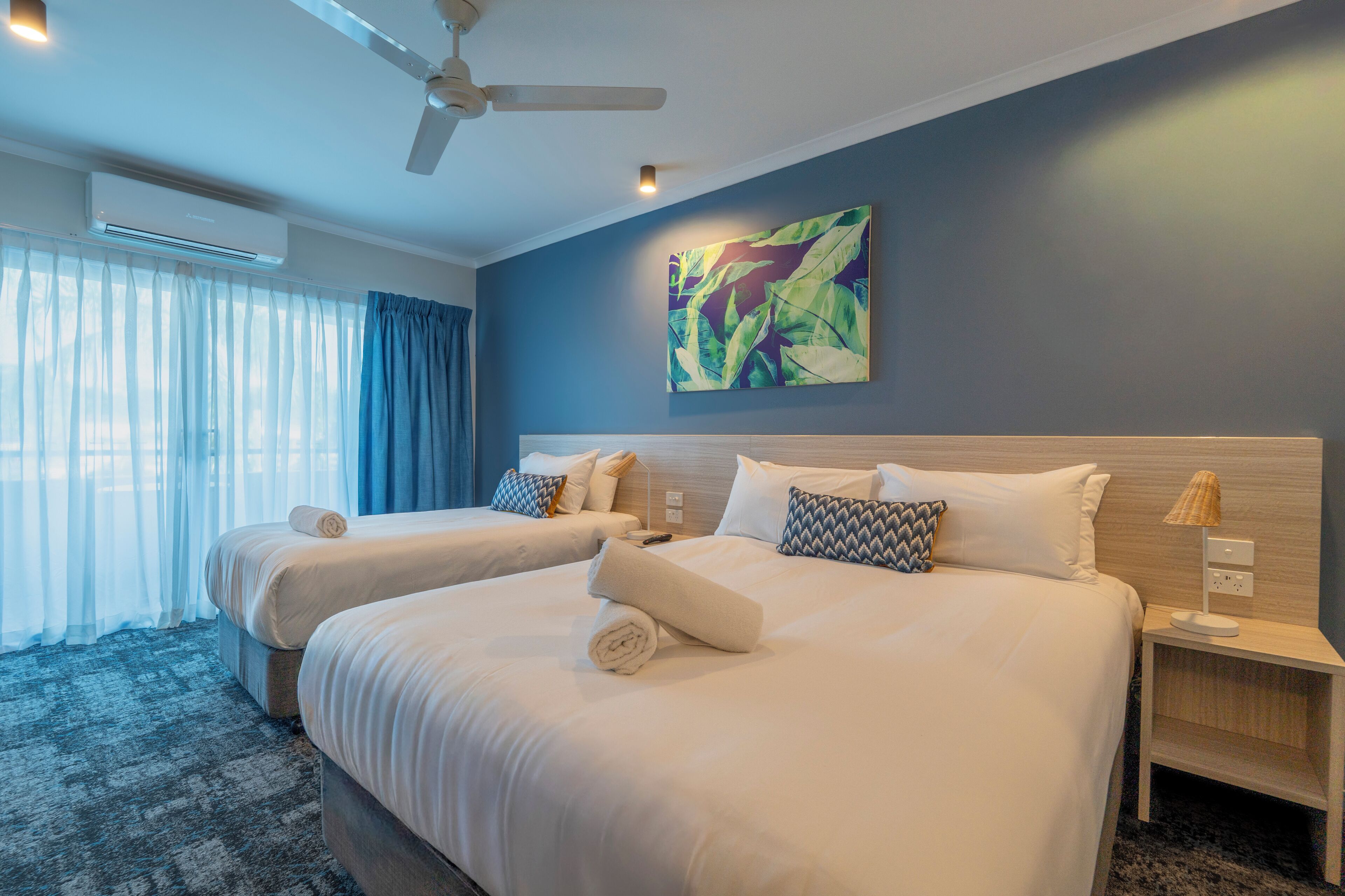 Suíte família | Cofres nos quartos, escrivaninha, ferros/tábuas de passar roupa