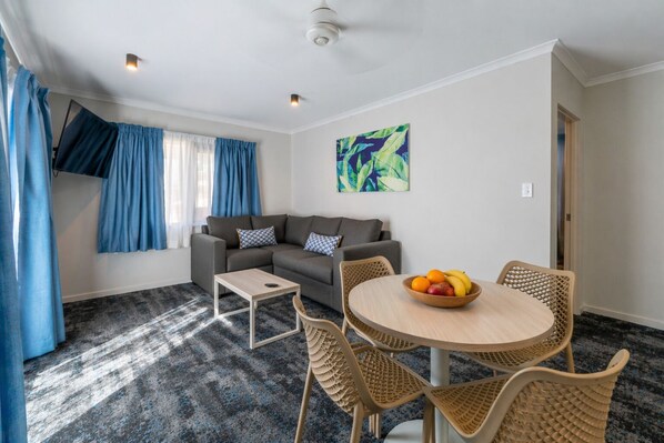Living area - Cairns Southgate Hotel (Cairns)
