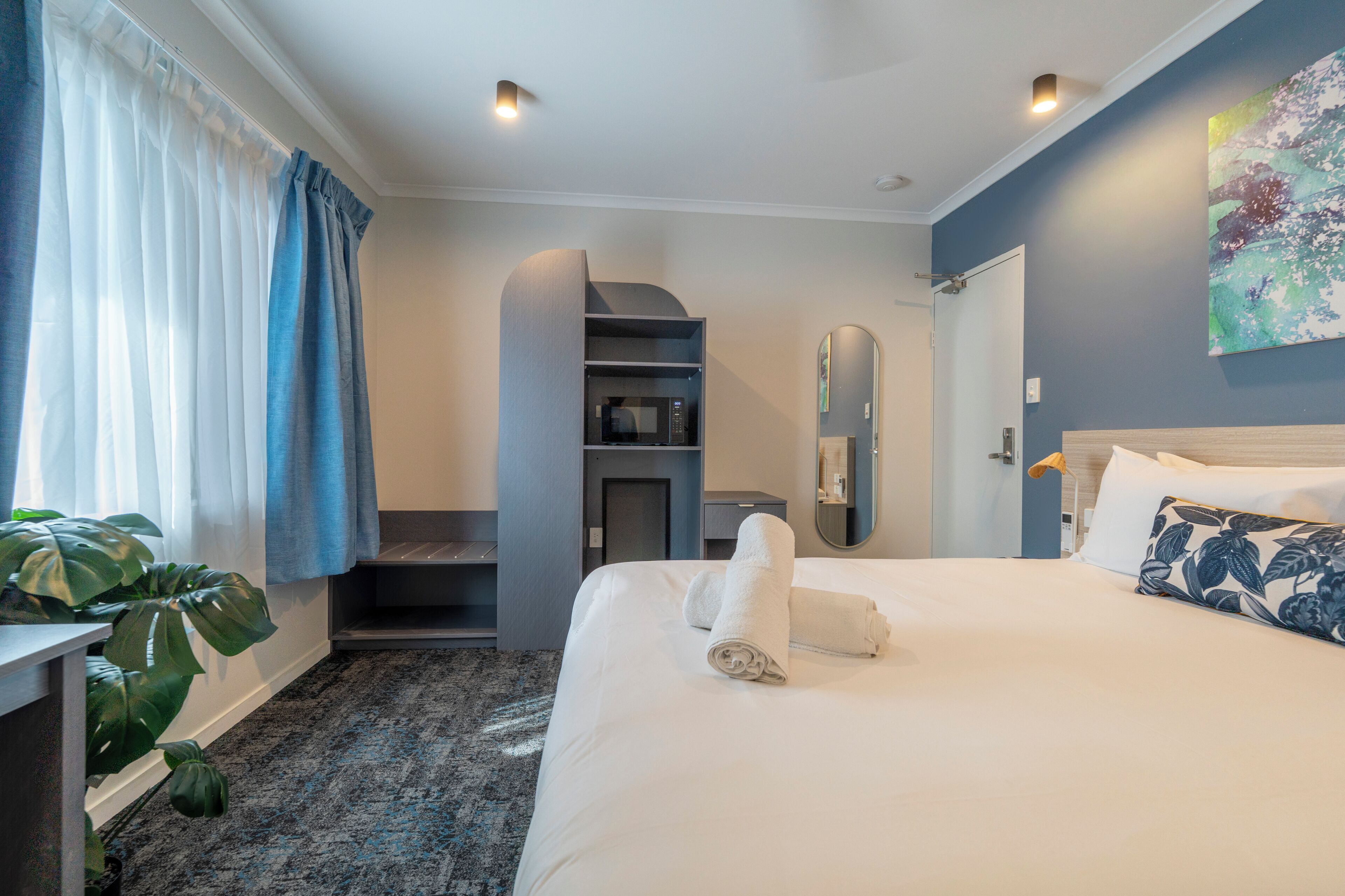 Quarto conforto | Cofres nos quartos, escrivaninha, ferros/tábuas de passar roupa