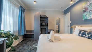 Quarto conforto | Cofres nos quartos, escrivaninha, ferros/tábuas de passar roupa