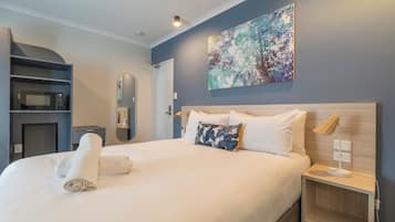 Quarto conforto | Cofres nos quartos, escrivaninha, ferros/tábuas de passar roupa