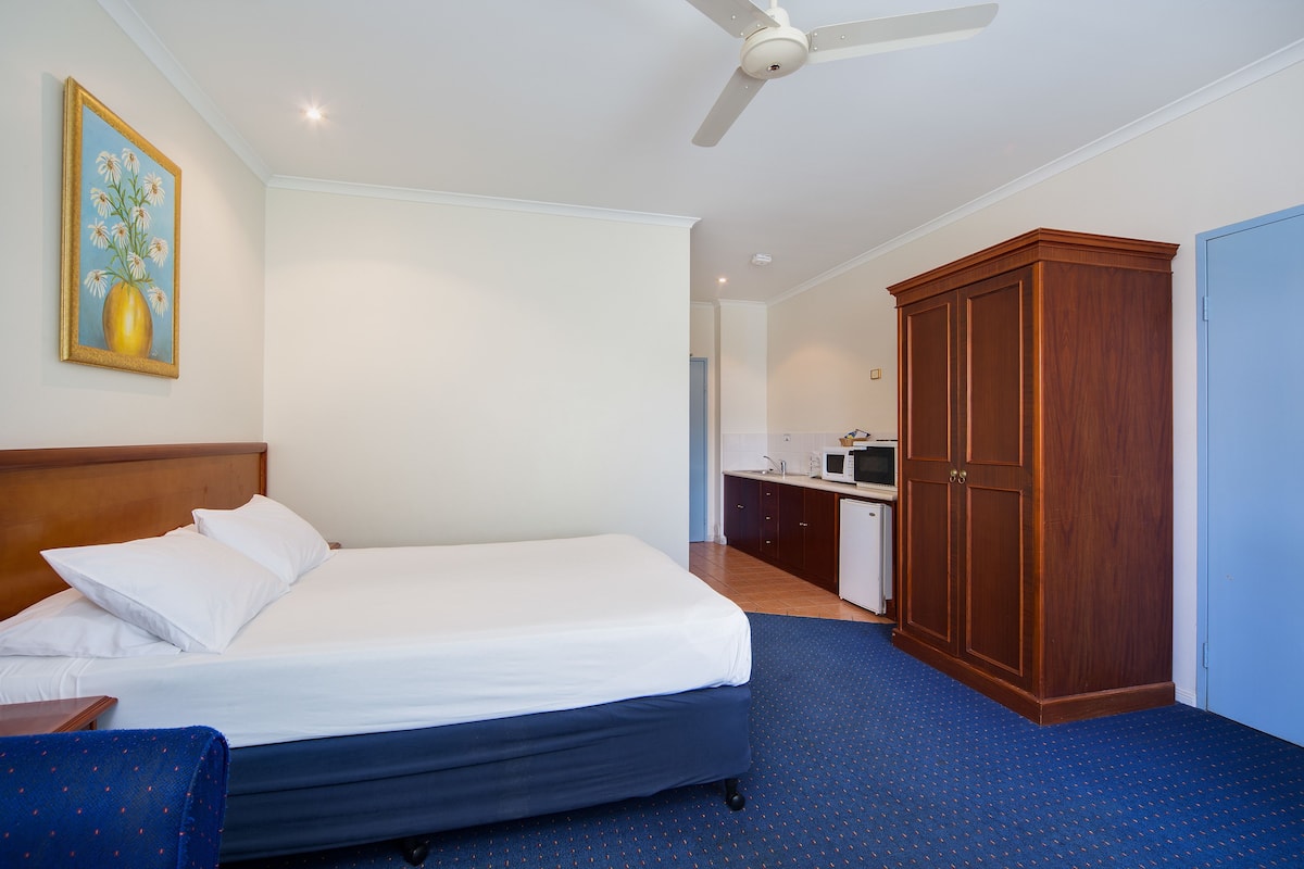 Budget Double Room with Kitchenette