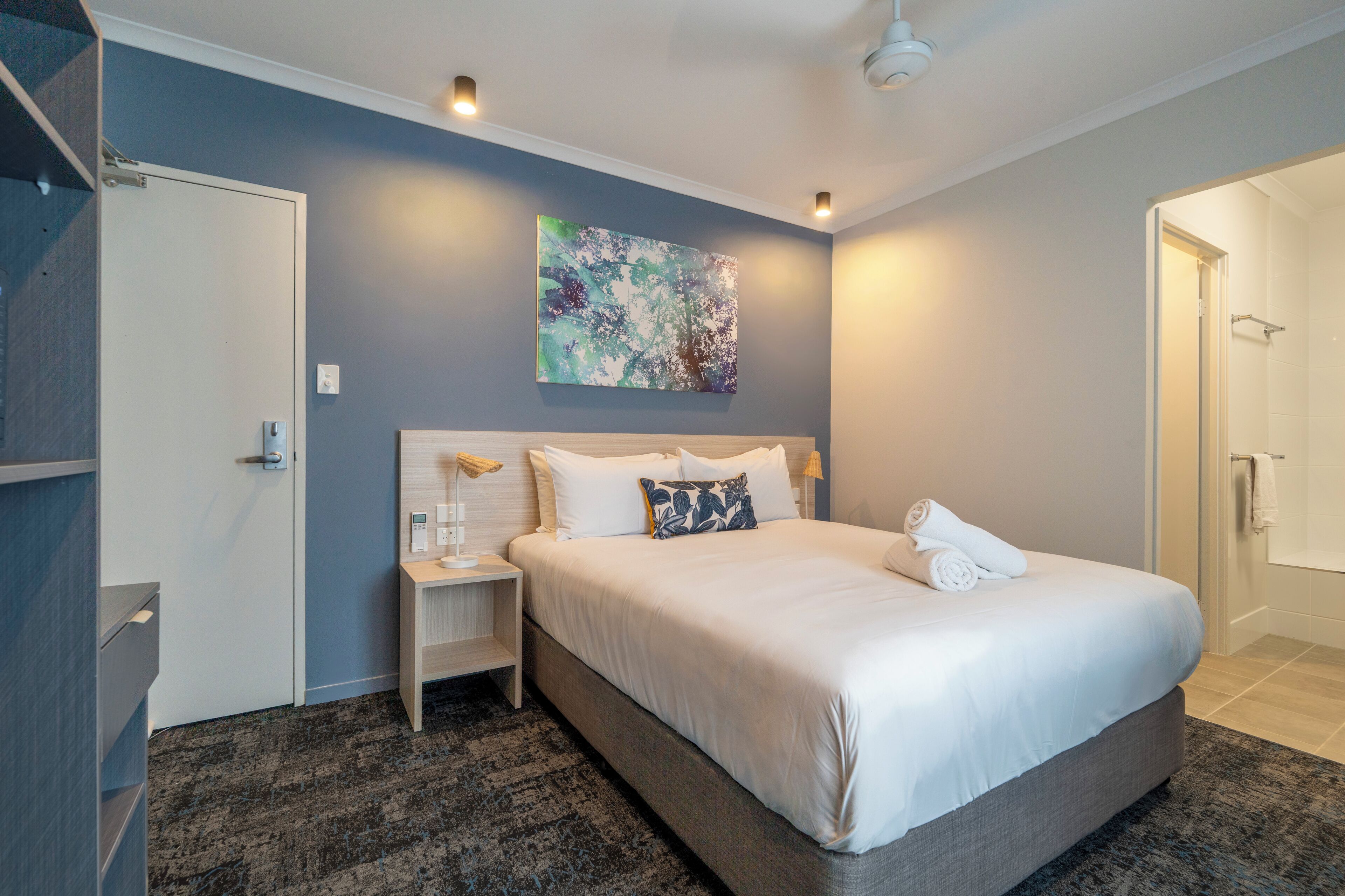 Queen Room with Kitchenette
