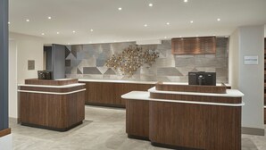 Lobby-lounge