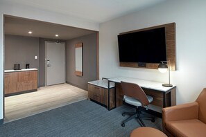 迷你吧、客房内保险箱、办公桌、遮光窗帘