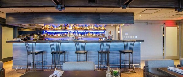 供应午餐和晚餐