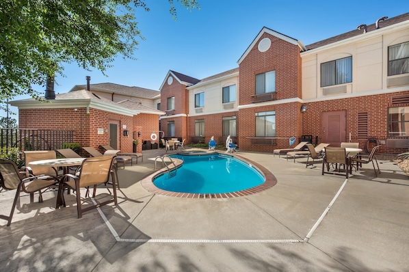 Seasonal outdoor pool, open 10:00 AM to 10:00 PM, pool loungers