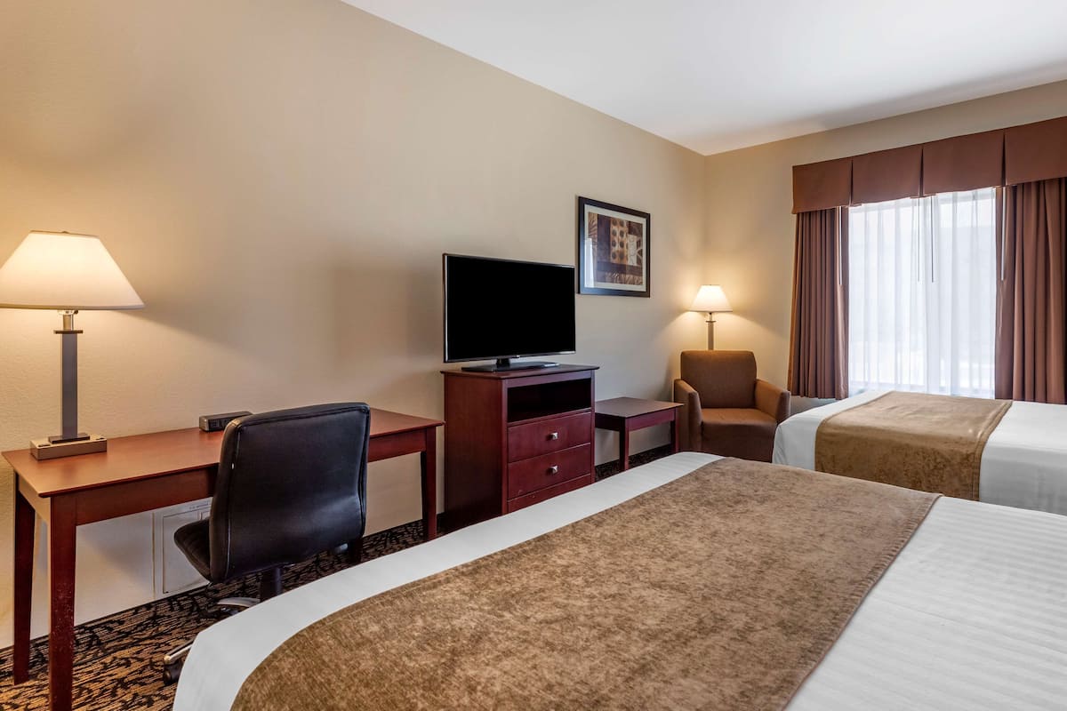 Chambre Standard, 2 grands lits, non-fumeur, réfrigérateur et four à micro-ondes