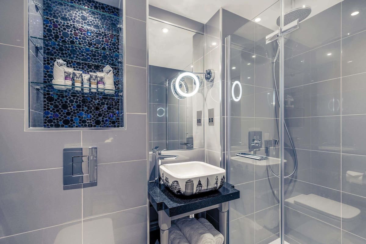 Standard Room, 1 King Bed