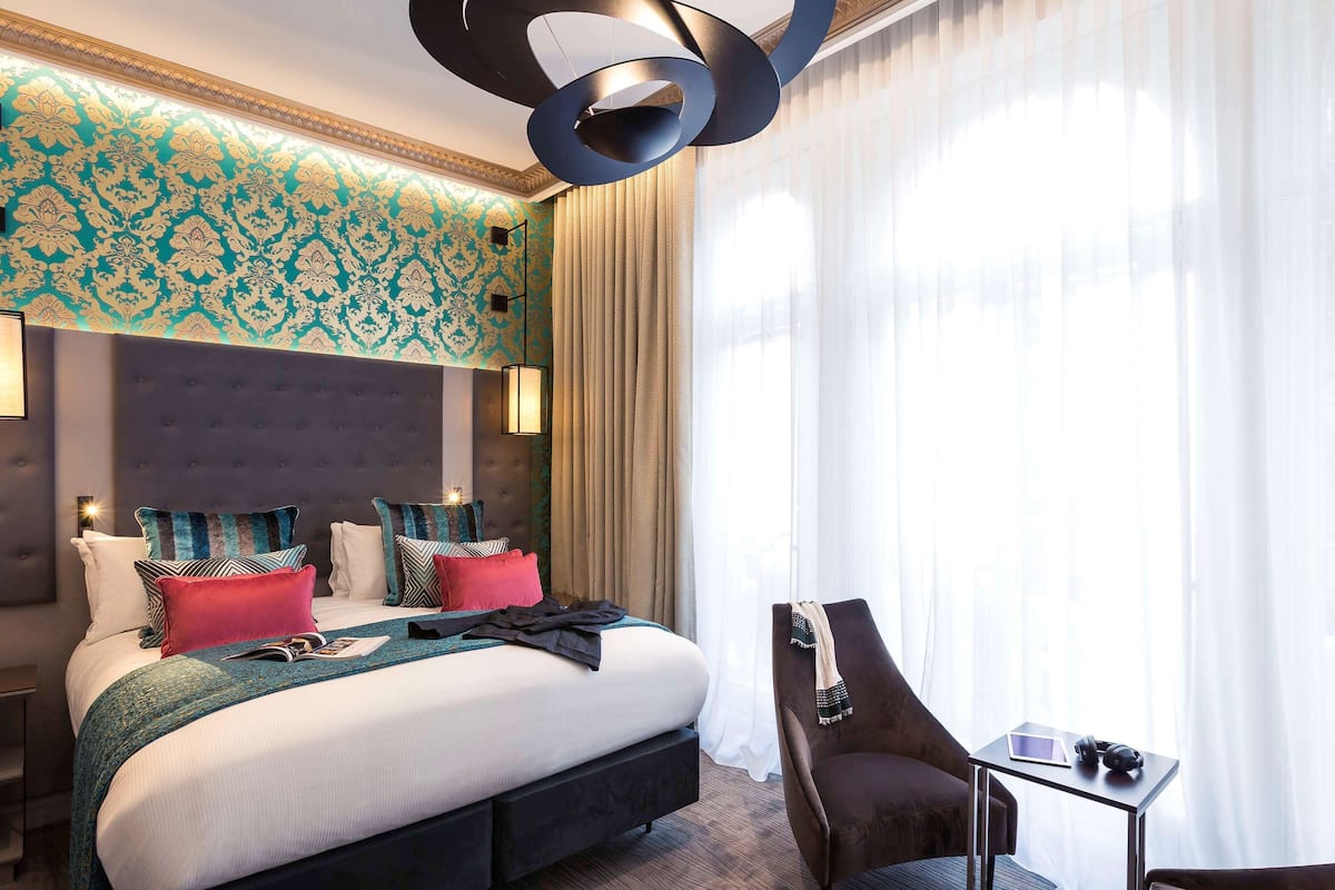 Junior Suite, 1 King Bed with Sofa bed | Minibar, in-room safe, individually decorated, individually furnished
