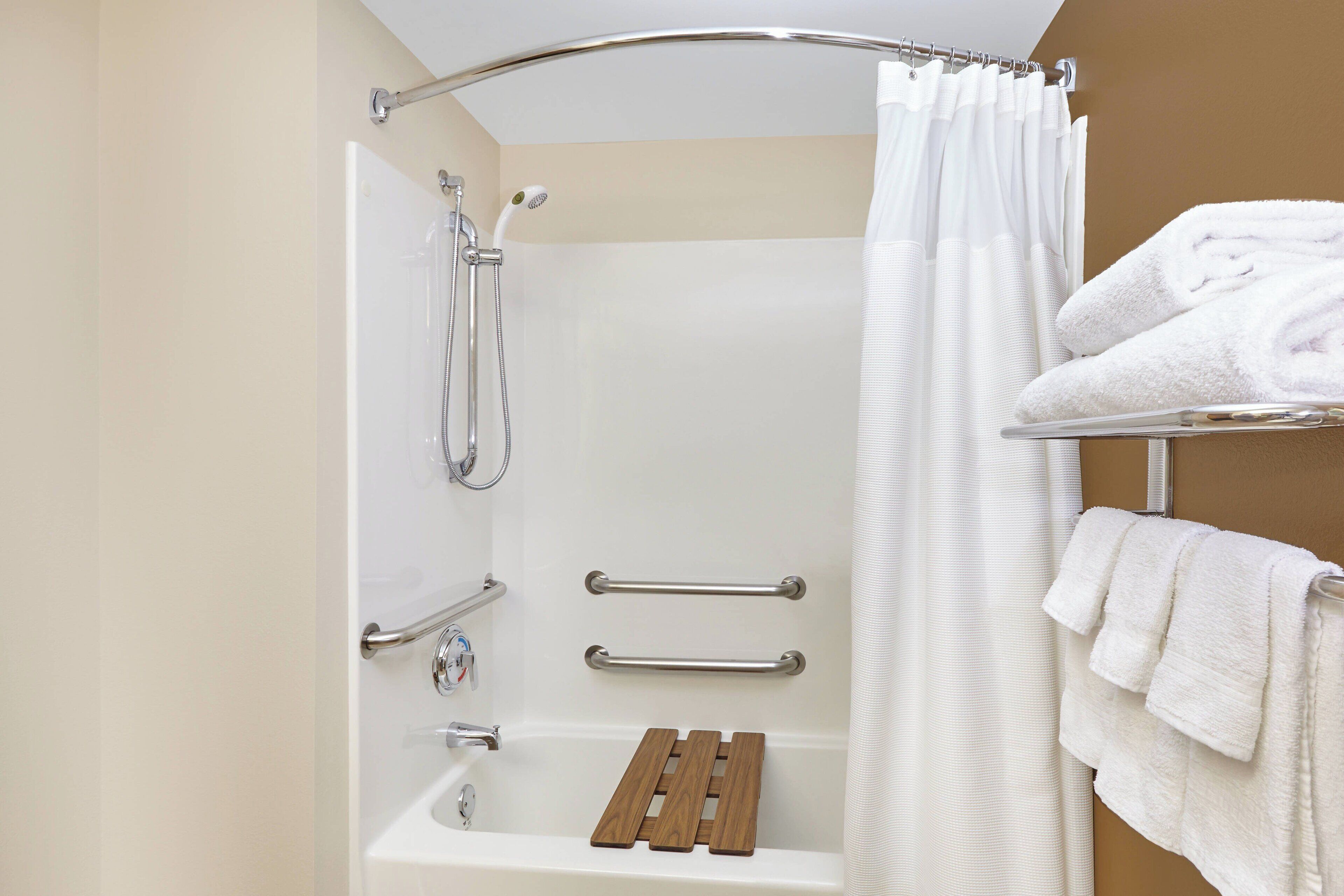 combined shower/bathtub, free toiletries, hair dryer, towels