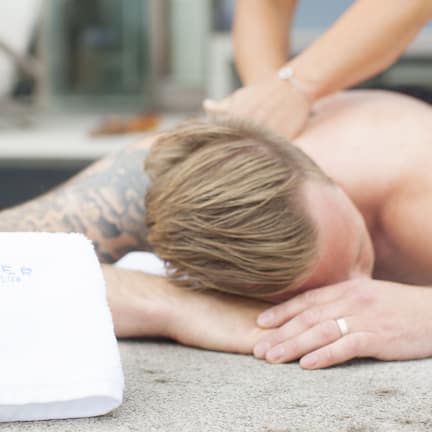 Kroppsbehandlingar, massage med varma stenar och kroppsinpackningar