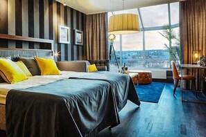 Wi-fi (inkludert), sengetøy og vekkerklokke