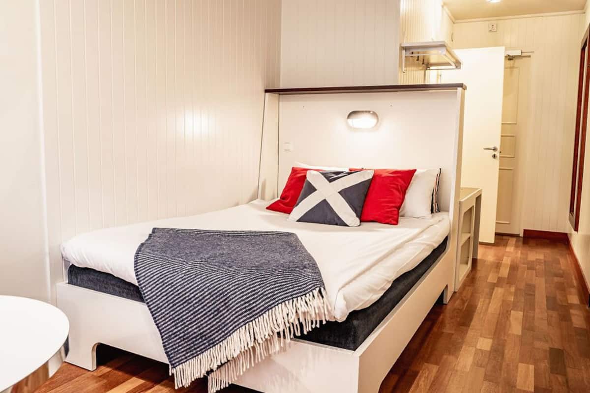 Moderate (Bed 140 cm) | Wi-Fi ฟรี, นาฬิกาปลุก, ผ้าปูที่นอน