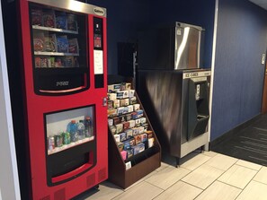 Vending machine - GuestHouse Lexington (Lexington)