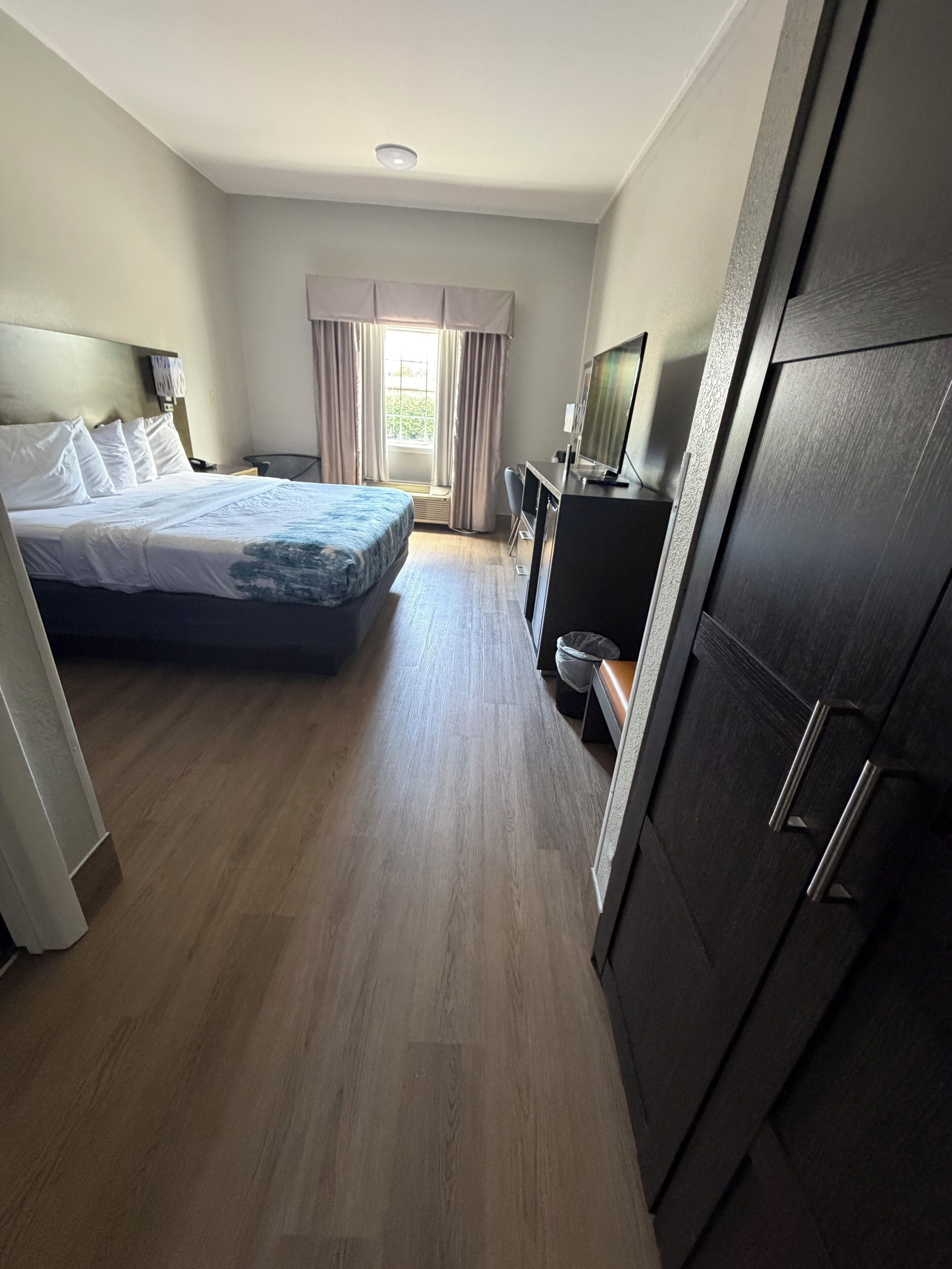 ห้องพรีเมียม, เตียงคิงไซส์ 1 เตียง | เครื่องนอนระดับพรีเมียม, ผ้านวมขนเป็ด, เตียงพร้อมฟูกเสริมที่นอน