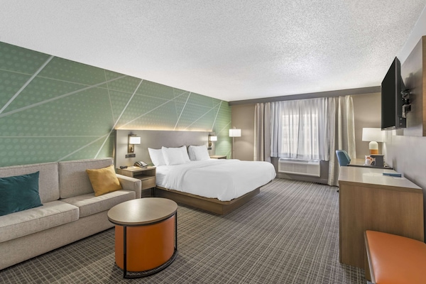 Suite, 1 King Bed, Non Smoking | In-room safe, desk, iron/ironing board, free cribs/infant beds