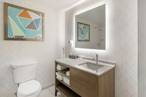 Suite, 1 cama King size, para no fumadores | Caja de seguridad en la habitación y escritorio 
