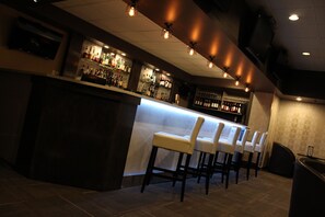 2 Bars/Lounges, Lobby-Lounge, Pub