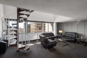 总统套房, 1 间卧室, 无烟房 | 客房内保险箱、办公桌、笔记本电脑工作区、遮光窗帘