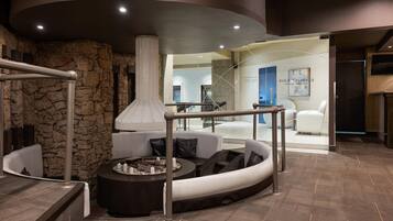 2 bars/lounges, lobby lounge, pub