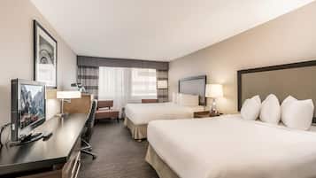 Een kluis op de kamer, een bureau, een laptopwerkplek