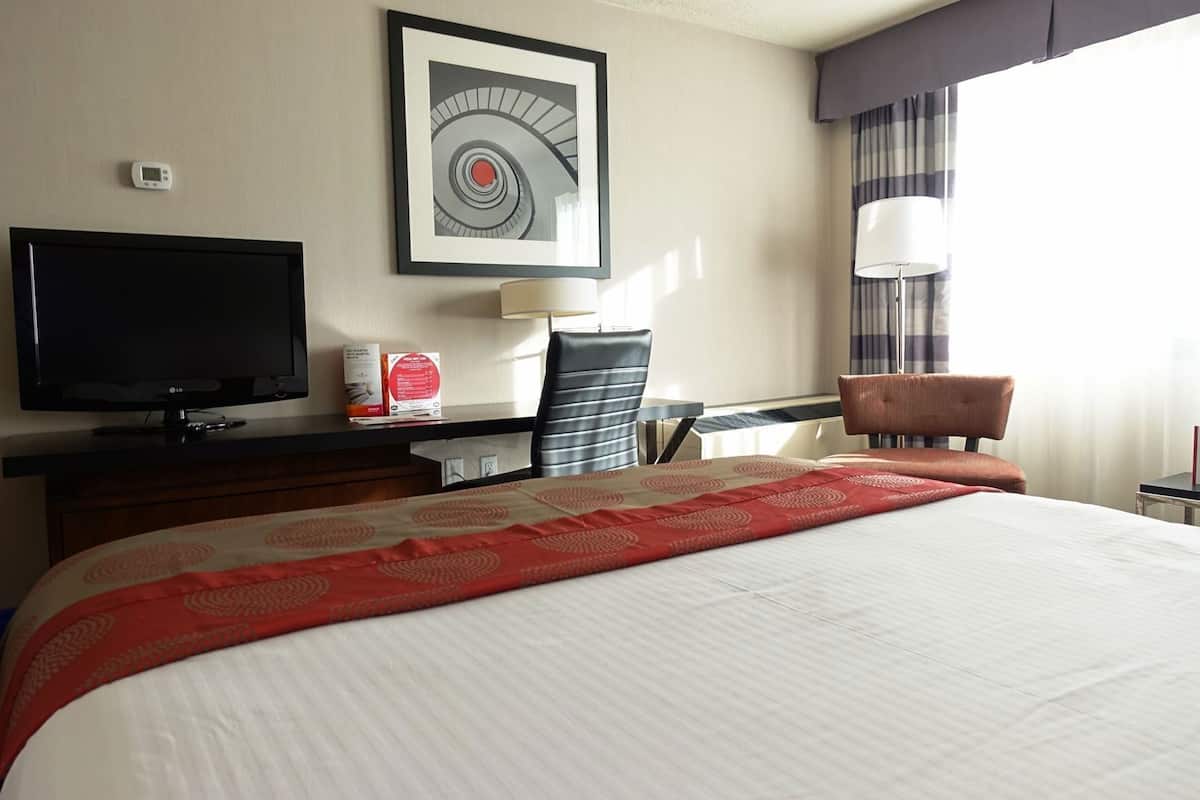 Caja de seguridad en la habitación y escritorio