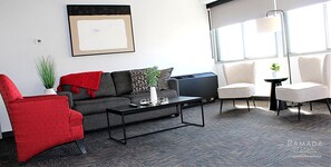 Suite, 1 Katil Raja (King) dengan Katil Sofa (Penthouse) | Ruang tamu | 32 inci televisyen LCD dengan kabel, TV 