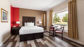 Escritorio, wifi gratis y ropa de cama